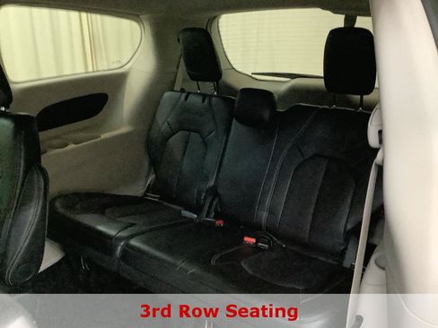 Used 2024 Chrysler Pacifica Touring-L FWD image 21