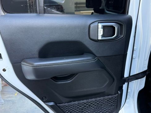 Used 2019 Jeep Wrangler Unlimited Sahara image 22