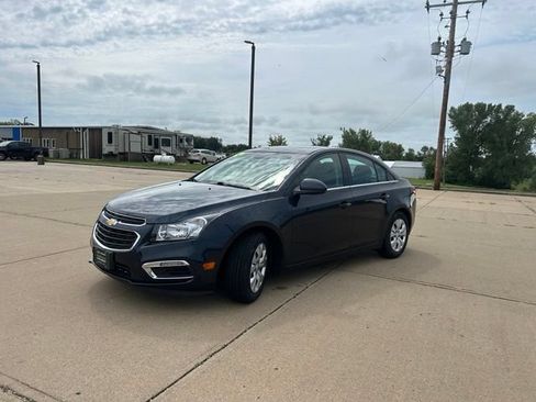 Used 2016 Chevrolet Cruze LT w/ Sun And Sound Package FWD image 5