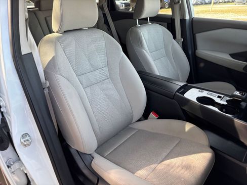 Used 2025 Nissan Rogue SV image 37