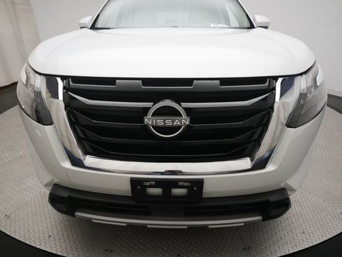 Certified 2025 Nissan Pathfinder SL AWD/4WD image 21