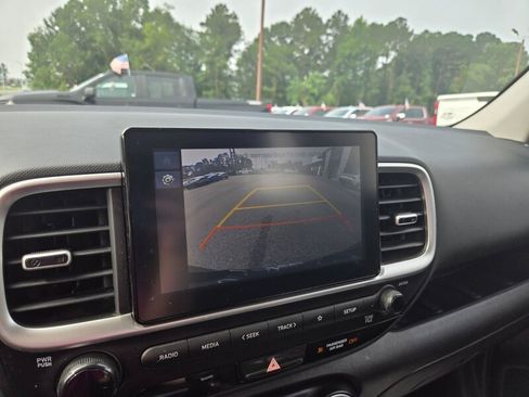 Used 2024 Hyundai Venue SE FWD image 15