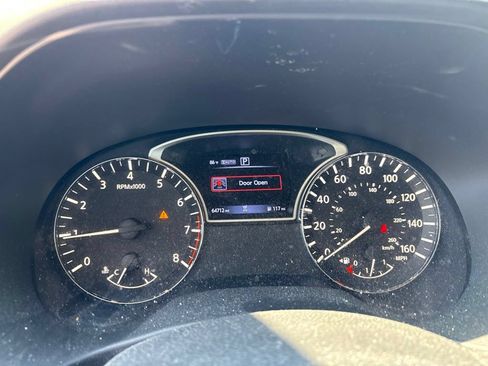Used 2018 Nissan Pathfinder SV AWD/4WD image 13