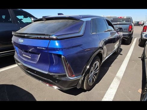 Used 2024 Cadillac Lyriq Luxury AWD/4WD image 2