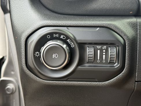 Used 2021 Jeep Wrangler Unlimited Sahara AWD/4WD image 25