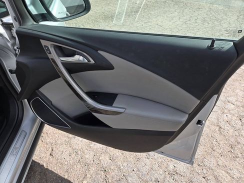 Used 2013 Buick Verano FWD image 33