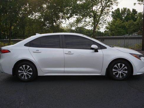 Used 2022 Toyota Corolla LE w/ Premium Interior Package FWD image 4