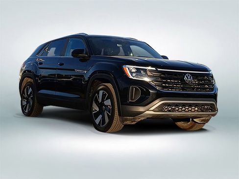 Used 2025 Volkswagen Atlas Cross Sport SE image 2
