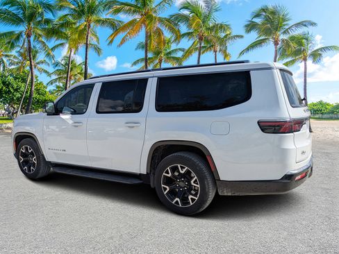 Used 2025 Jeep Wagoneer L Series III image 5