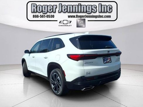 Used 2025 Buick Enclave Sport Touring w/ Super Cruise Package FWD image 3