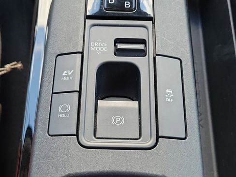 Used 2024 Toyota Prius LE image 29