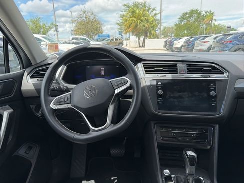 Used 2022 Volkswagen Tiguan SE image 14