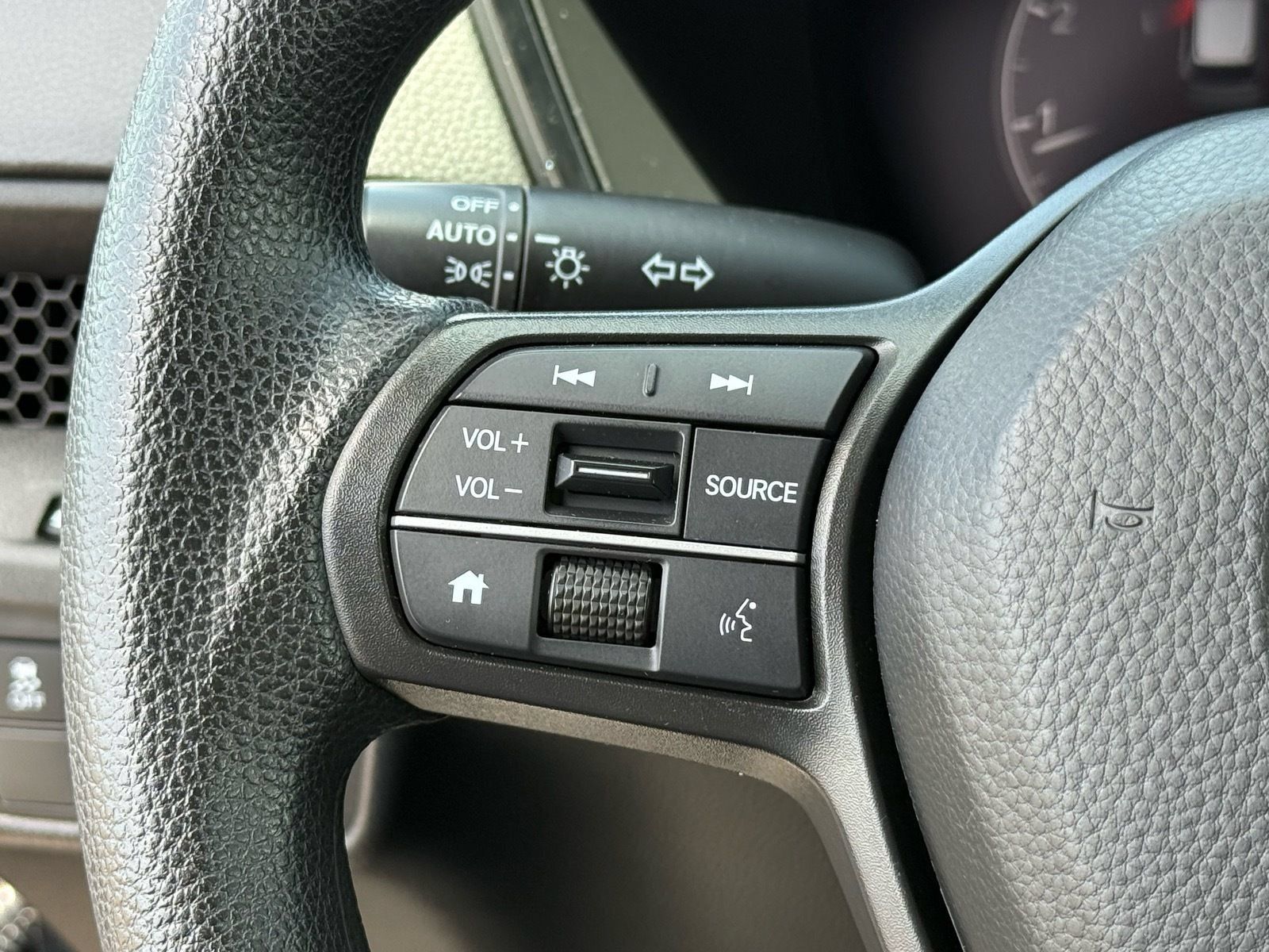 Used 2025 Honda CR-V LX image 16
