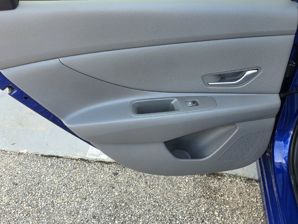 Used 2023 Hyundai Elantra SEL w/ Convenience Package FWD image 27