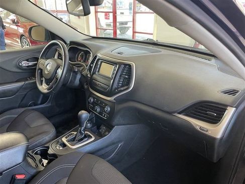 Used 2015 Jeep Cherokee Latitude w/ Cold Weather Group image 19