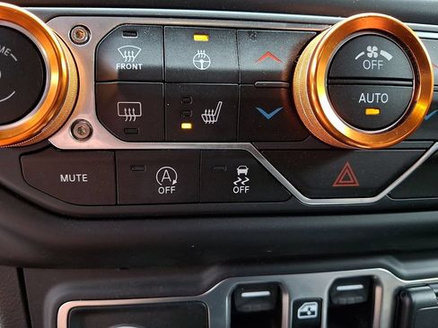 Used 2023 Jeep Gladiator Mojave w/ Cold Weather Group AWD/4WD image 29
