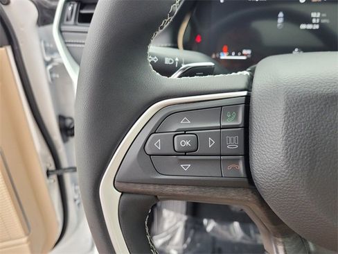 New 2026 Jeep Grand Cherokee Limited w/ Luxury Tech Group II image 30