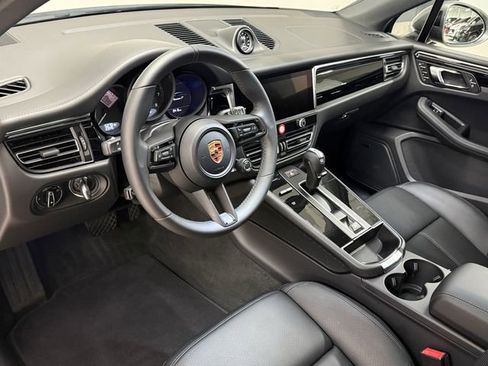 Certified 2026 Porsche Macan AWD/4WD image 4