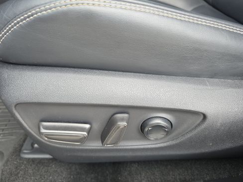 Used 2020 Toyota RAV4 Limited FWD image 10
