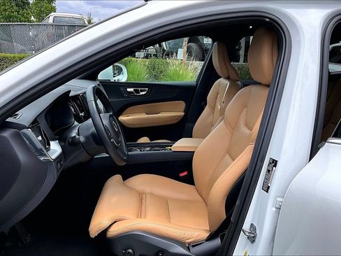 Used 2019 Volvo XC60 T6 Momentum w/ Premium Package AWD/4WD image 14