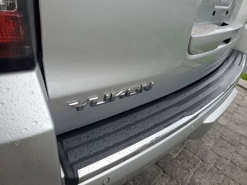 Used 2020 GMC Yukon Denali image 9