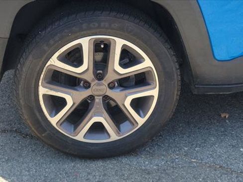 Used 2015 Jeep Renegade Latitude FWD image 6