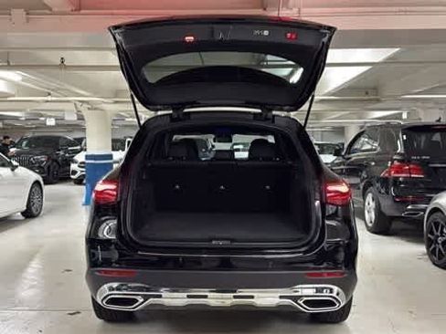 Certified 2025 Mercedes-Benz GLC 300 4MATIC image 8