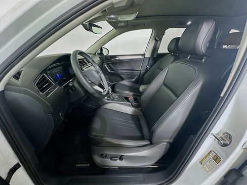 Used 2022 Volkswagen Tiguan SE w/ Panoramic Sunroof Package image 13