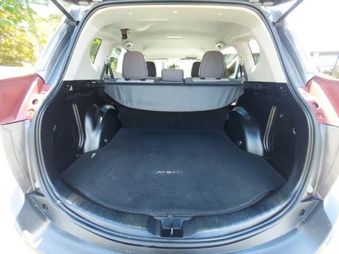 Used 2015 Toyota RAV4 LE AWD/4WD image 16