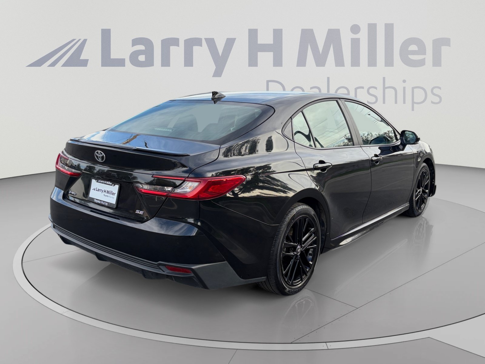 Used 2025 Toyota Camry SE FWD image 5