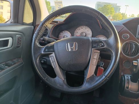 Used 2015 Honda Pilot Touring image 19