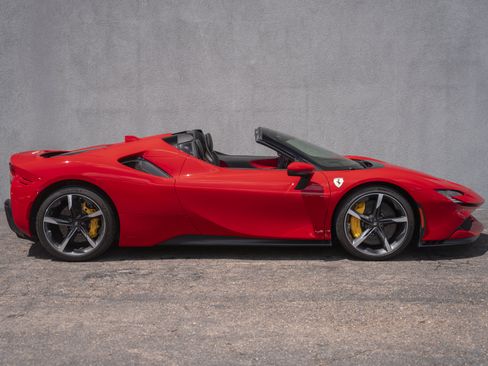 Used 2022 Ferrari SF90 Spider AWD/4WD image 7