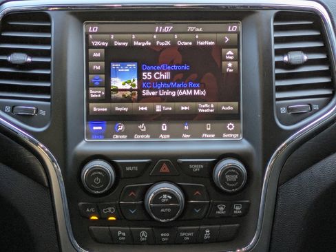 Used 2018 Jeep Grand Cherokee Altitude image 13