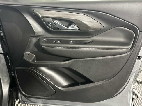 Used 2023 GMC Terrain SLT image 29