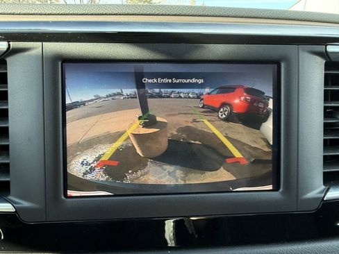 Used 2023 Chrysler Voyager LX image 25