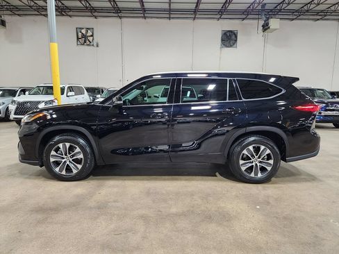 Used 2021 Toyota Highlander XLE FWD image 7