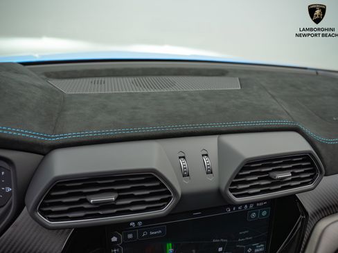 Used 2024 Lamborghini Urus Performante image 29
