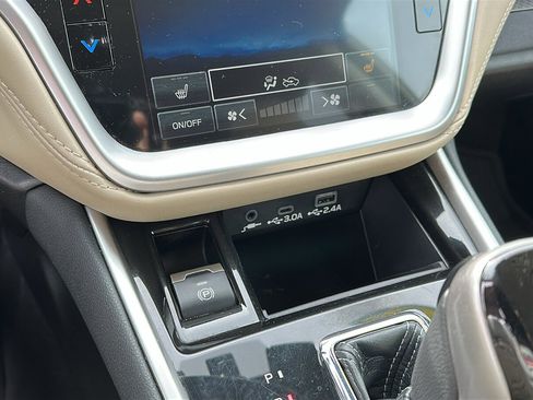 Used 2023 Subaru Outback Premium image 16