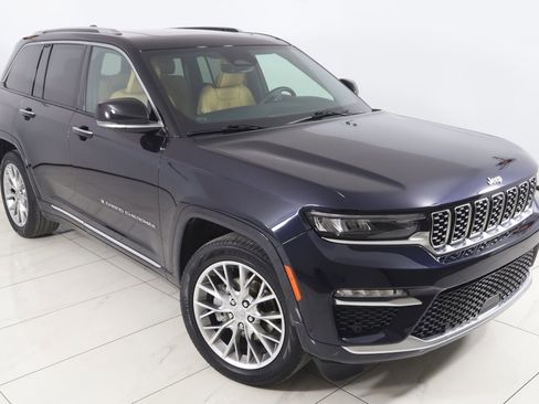 Used 2023 Jeep Grand Cherokee Summit w/ Luxury Tech Group V image 21