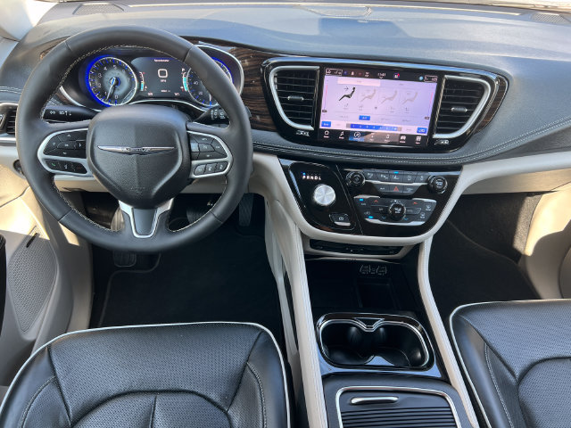 Used 2024 Chrysler Pacifica Limited w/ Uconnect Theater Family Group AWD/4WD image 3