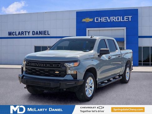 Used 2024 Chevrolet Silverado 1500 Custom AWD/4WD image 2