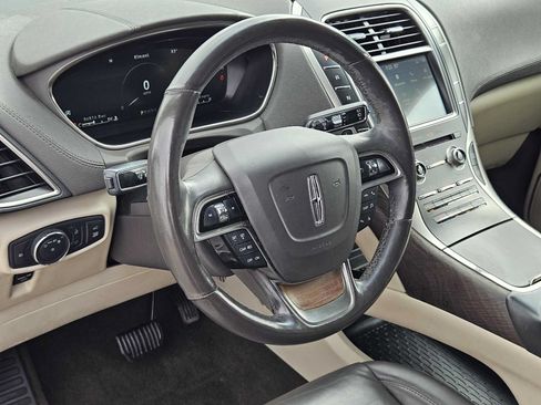 Used 2019 Lincoln Nautilus Select AWD/4WD image 2