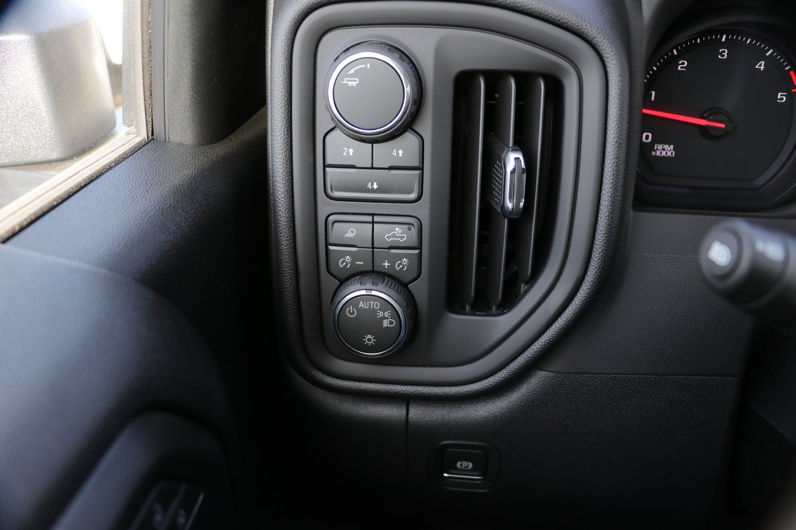 New 2026 Chevrolet Silverado 2500 Custom w/ Custom Value Package AWD/4WD image 12