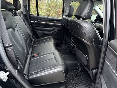 Used 2023 Jeep Grand Cherokee Limited w/ Luxury Tech Group II image 30