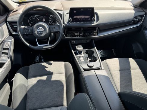 Used 2022 Nissan Rogue SV image 3