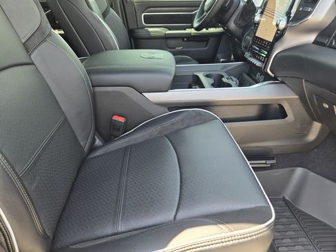 New 2026 RAM 2500 Laramie AWD/4WD image 14