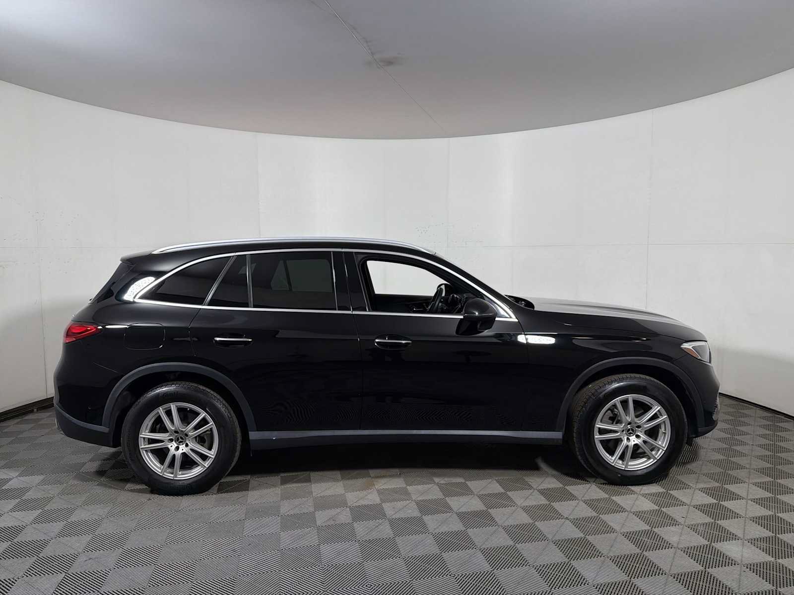 Used 2023 Mercedes-Benz GLC 300 4MATIC image 7