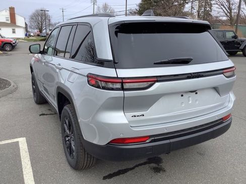 New 2025 Jeep Grand Cherokee Laredo image 6