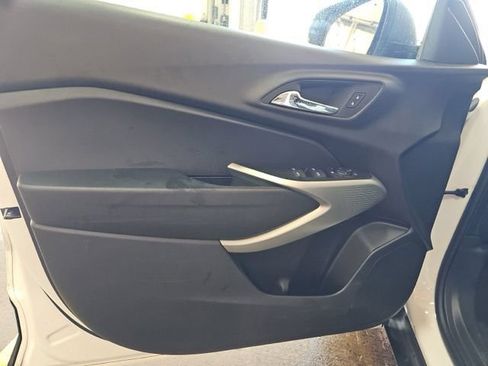 Used 2025 Chevrolet Trax LS FWD image 10