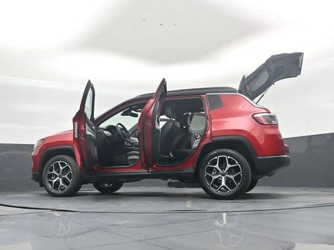 Used 2025 Jeep Compass Limited image 53